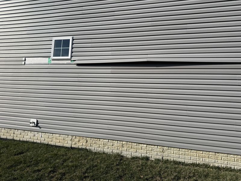 The Columbus, Ohio windstorm causes siding damage and roof wind damage across central Ohio. Call Roof Revivers for a free estimate to repair the damage.