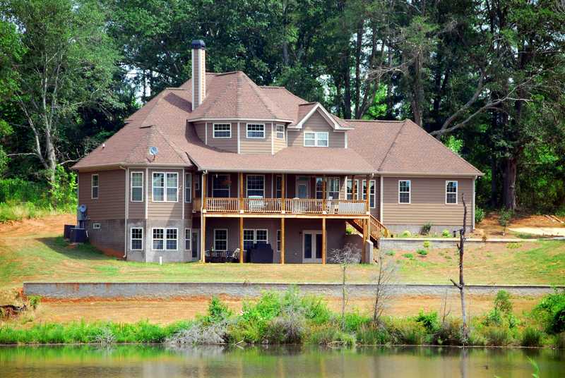 New siding installed on a home by Roof Revivers of central Ohio.