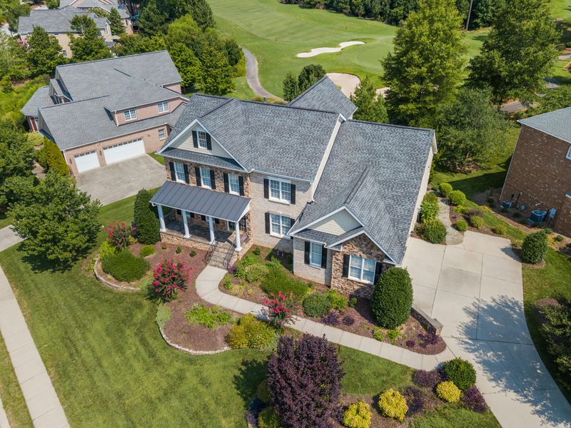 Roof Revivers offers 100% free, no commitment, roofing & siding estimates in Apex, North Carolina.
