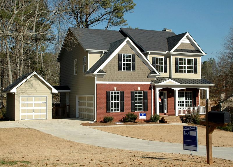Master-certified installation team using professional techniques for siding project in Cary