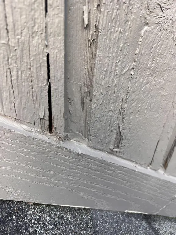 Open seams in the vertical chimney boards on a Columbus, Ohio home