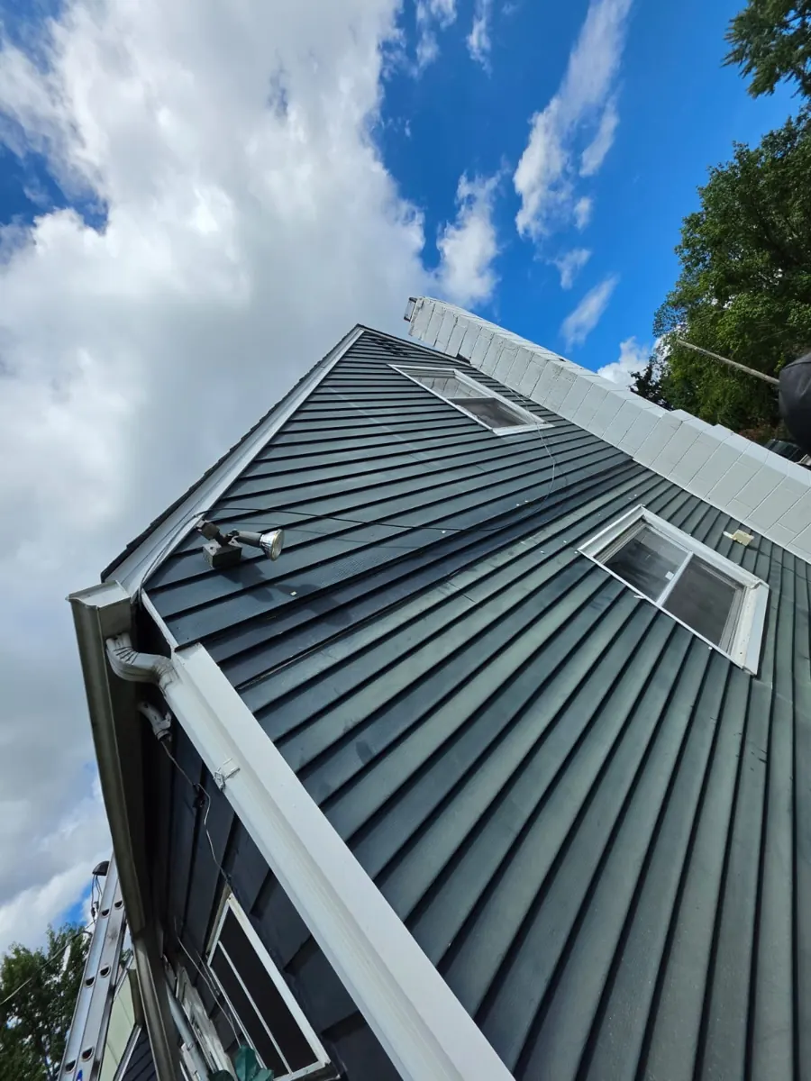 Finished roof edge and new shingles on a Columbus, Ohio home