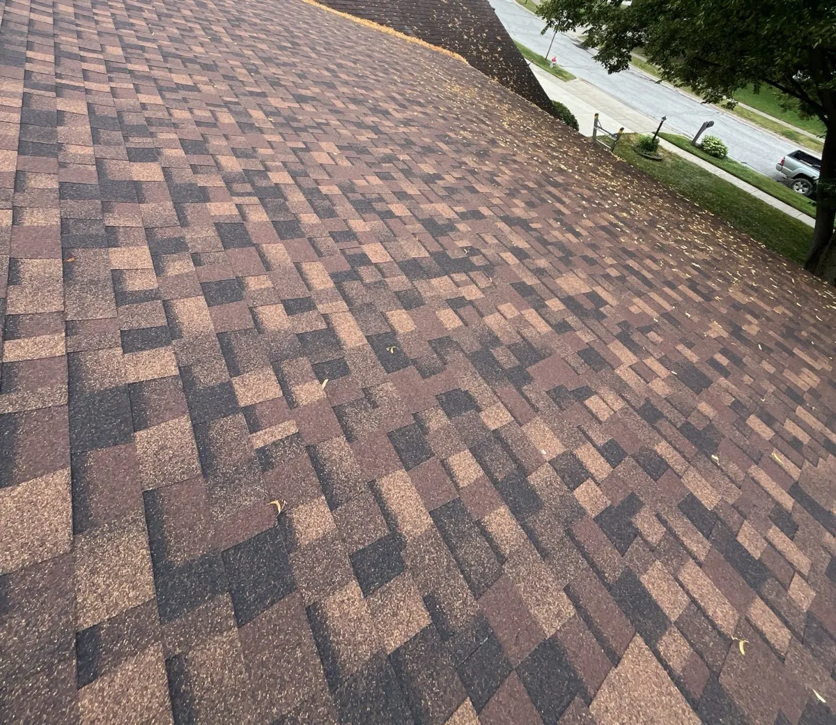 Finished Owens Corning Oakridge Brownwood shingles on a Gahanna, Ohio home