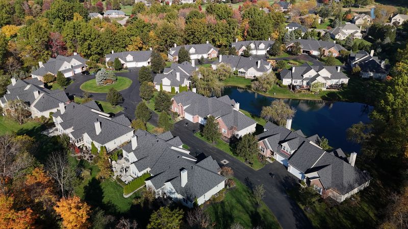a local roof repair service for commercial property and property managers.